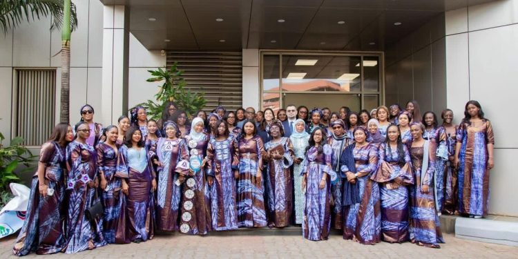Journée internationale des droits des femmes : les femmes de UMS se sont mobilisées à Boké et à Conakry autour de deux actions solidaires