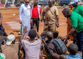Conakry : vaste opération d’assainissement au marché de Madina, plusieurs interpellations