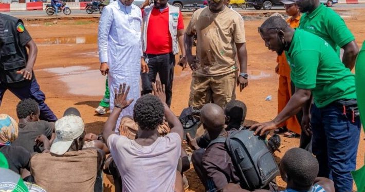 Conakry : vaste opération d’assainissement au marché de Madina, plusieurs interpellations