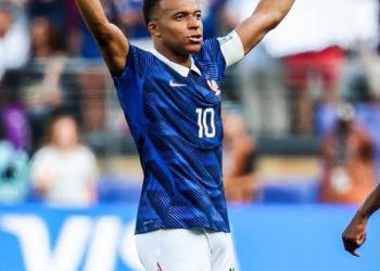 Mbappé en patron, les Bleus déroulent face à la Suède