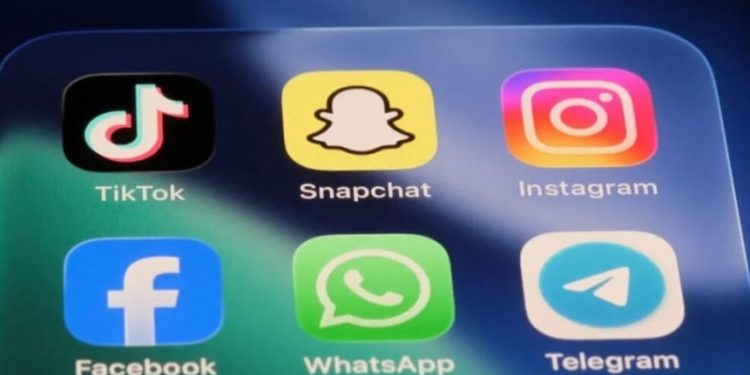 Facebook, YouTube, TikTok : des restrictions signalées, l’ABLOGUI interpelle les autorités