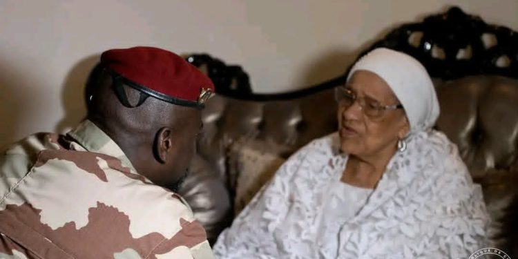 Décès de Hadja Andrée Touré : Mamadi Doumbouya rend hommage à une figure de la mémoire nationale