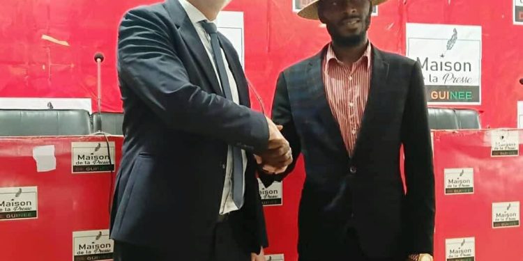 Formation, liberté de la presse et coopération : Sékou Jamal Pendessa échange avec l’ambassadeur de France