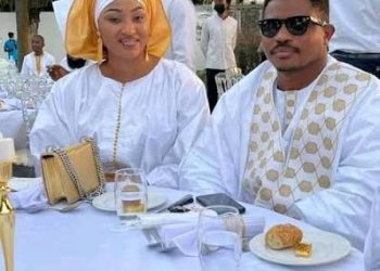 Petit Camara célèbre Petit Kandia et son épouse Djènè Kaba dans « Khamètah »